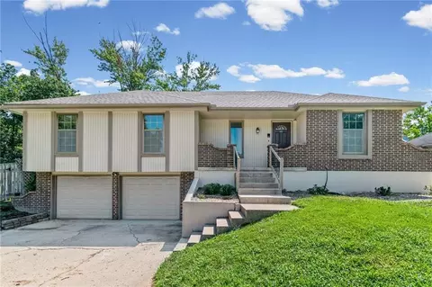 1008 SW 23rd St, Blue Springs, MO 64015