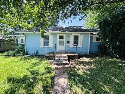 316 W 8th Ave, Garnett, KS 66032