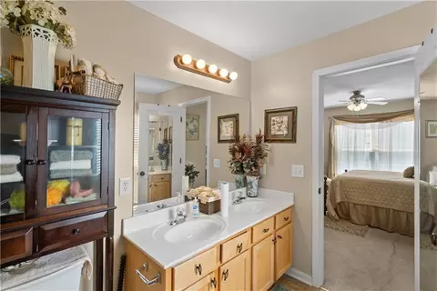 Bath - 1147 SW Arborfair Dr, Lees Summit, MO 64082 photo 3 of 7
