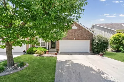 Exterior - 1147 SW Arborfair Dr, Lees Summit, MO 64082 photo 2 of 8