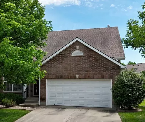 1147 SW Arborfair Dr, Lees Summit, MO 64082