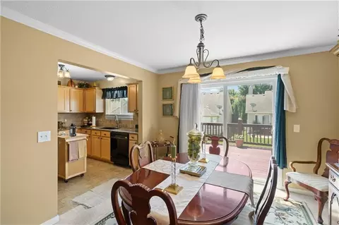 Dining - 1147 SW Arborfair Dr, Lees Summit, MO 64082 photo 2 of 2