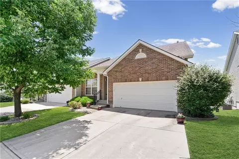 Exterior - 1147 SW Arborfair Dr, Lees Summit, MO 64082 photo 3 of 8
