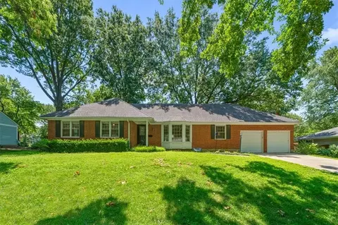 4411 W 97th St, Overland Park, KS 66207