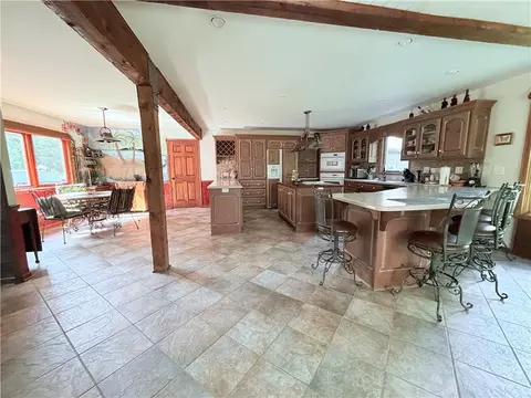 Kitchen - 3907 NE Beach Rd, Lees Summit, MO 64064 photo 4 of 6