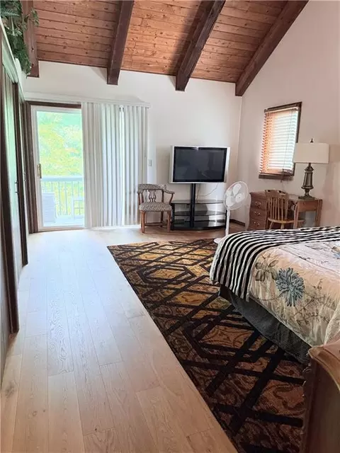 Bedroom - 3907 NE Beach Rd, Lees Summit, MO 64064 photo 7 of 7