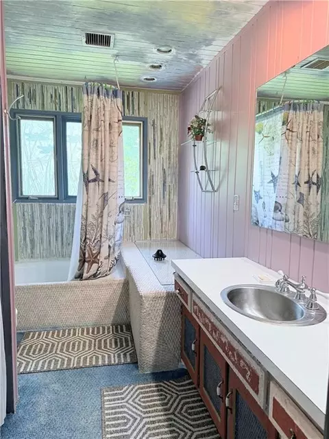 Bath - 3907 NE Beach Rd, Lees Summit, MO 64064 photo 3 of 5