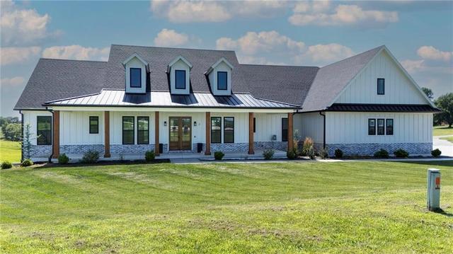 2 SE Woodview Rd, Saint Joseph, MO 64507