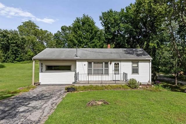 8425 Sterling Ave, Kansas City, MO 64138