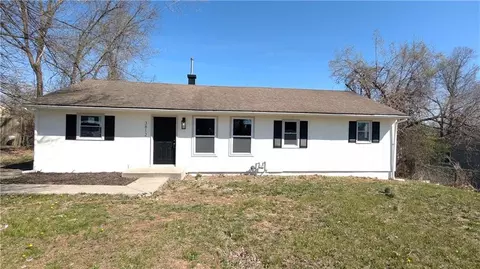 3812 E 93rd St, Kansas City, MO 64132