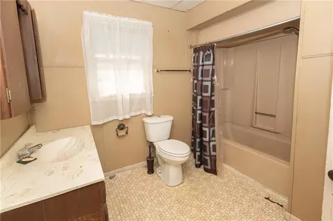 Bath - 304 E 4th St, Cherryvale, KS 67335 photo 1 of 5