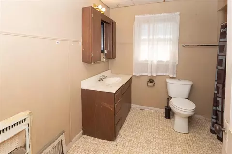 Bath - 304 E 4th St, Cherryvale, KS 67335 photo 2 of 5