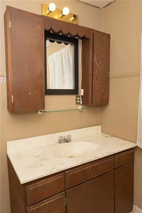 Bath - 304 E 4th St, Cherryvale, KS 67335 photo 3 of 5