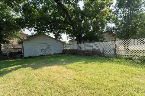 Exterior - 304 E 4th St, Cherryvale, KS 67335 photo 3 of 4