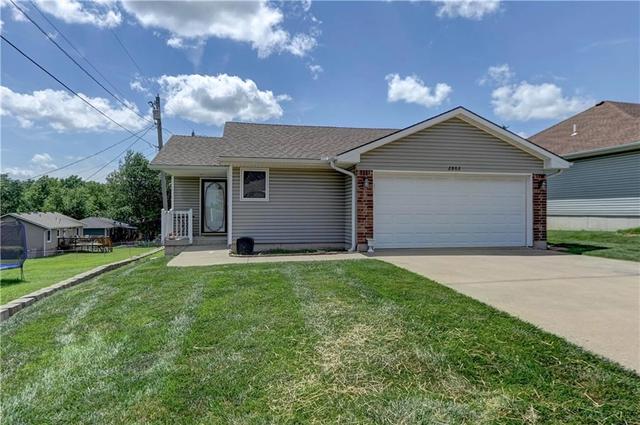 2802 Easton St, Harrisonville, MO 64701