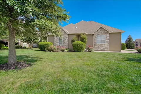 16877 S Bradley Dr, Olathe, KS 66062