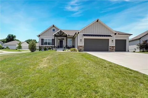 17766 S Myrna Dr, Olathe, KS 66062