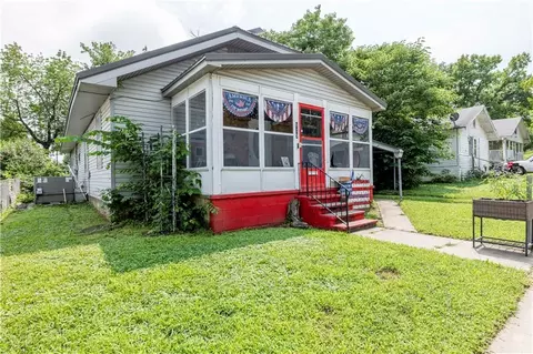 819 E Poplar St, Independence, KS 67301 photo 4