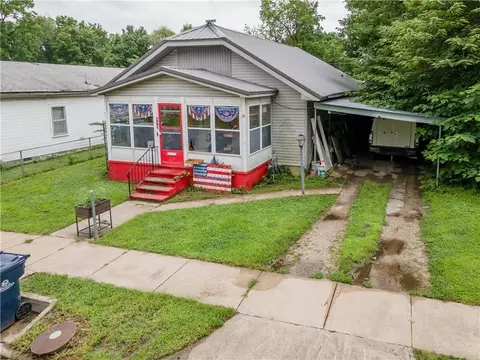 819 E Poplar St, Independence, KS 67301 photo 3