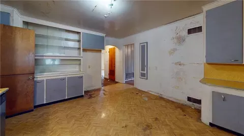 Entry Way - 811 S Main St, Nevada, MO 64772 photo 1 of 2