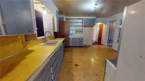 Entry Way - 811 S Main St, Nevada, MO 64772 photo 2 of 2