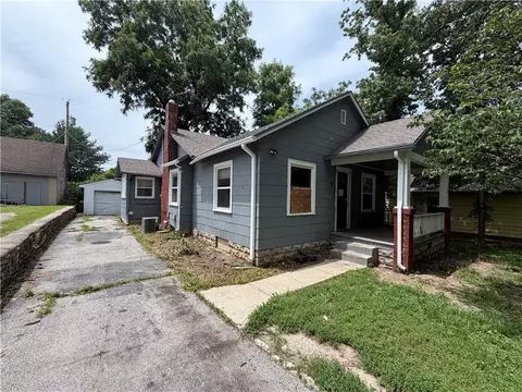 206 S Hardy Ave, Independence, MO 64053 photo 3