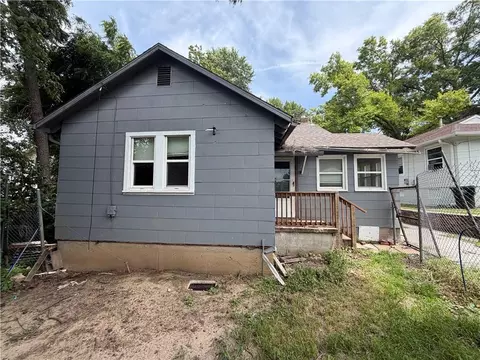 206 S Hardy Ave, Independence, MO 64053 photo 4