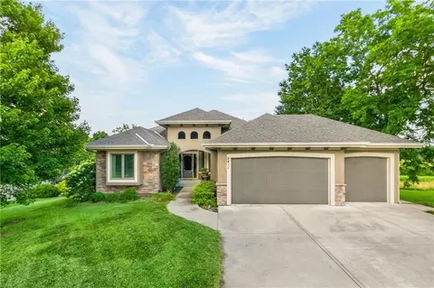 9411 N Kensington Ave, Kansas City, MO 64156