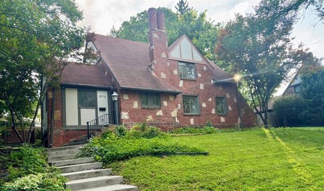 6712 Linden Rd, Kansas City, MO 64113