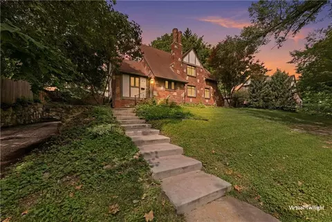 6712 Linden Rd, Kansas City, MO 64113