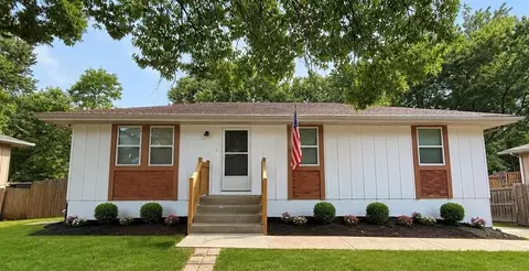 2106 S Owings St, Oak Grove, MO 64075