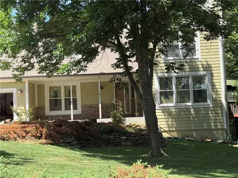 31824 W 91 St, De Soto, KS 66018