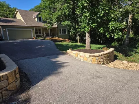 31824 W 91 St, De Soto, KS 66018
