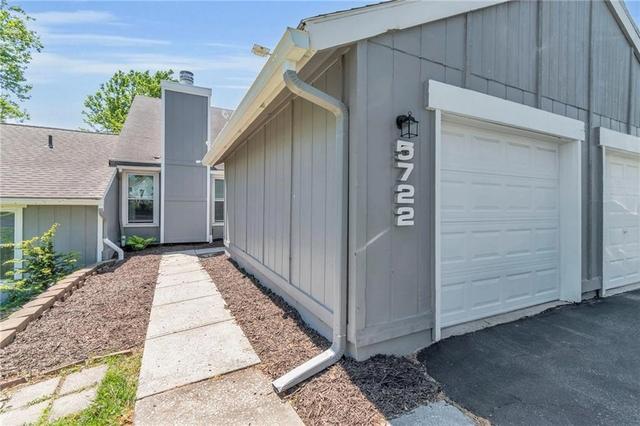 5722 N London Ave, Kansas City, MO 64152