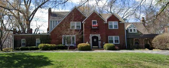 6030 Ward Pkwy, Kansas City, MO 64113