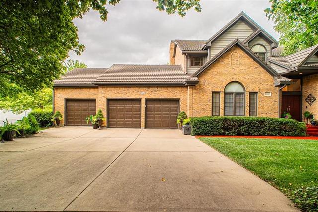 12668 Sherwood Dr, Leawood, KS 66209