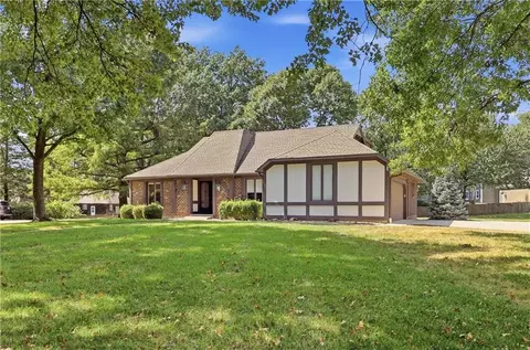 12820 Sagamore Rd, Leawood, KS 66209