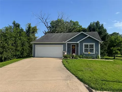 217 E 5th St Ct, Linwood, KS 66052