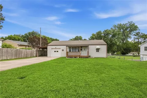 1209 SW Eugene St, Blue Springs, MO 64015