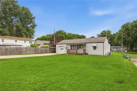 1209 SW Eugene St, Blue Springs, MO 64015