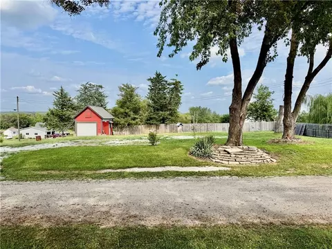 404 E 6th St, Pickering, MO 64476 photo 2