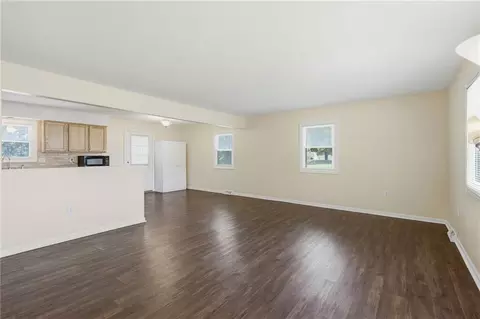 Living - 6706 E 162nd St, Belton, MO 64012 photo 4 of 6