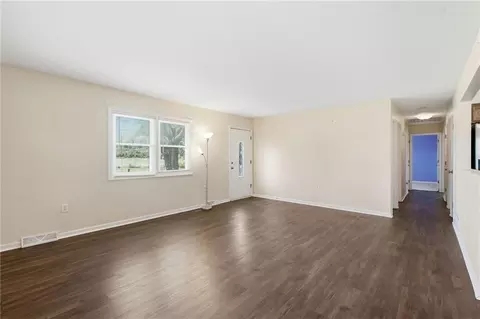 Living - 6706 E 162nd St, Belton, MO 64012 photo 2 of 6