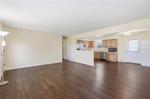 Living - 6706 E 162nd St, Belton, MO 64012 photo 3 of 6