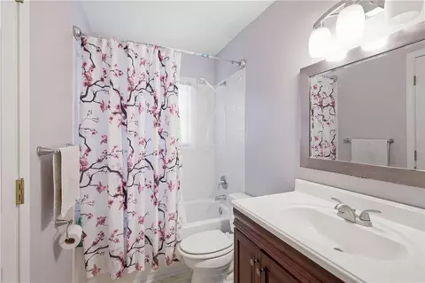 Bath - 6706 E 162nd St, Belton, MO 64012 photo 1 of 3