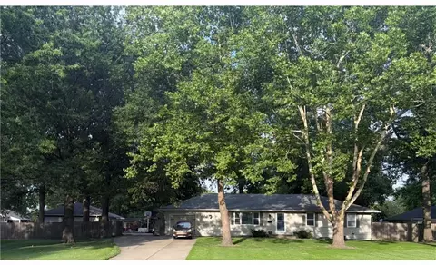 305 S Berkley St, Louisburg, KS 66053
