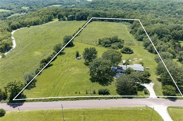 20701 219th St, Tonganoxie, KS 66086