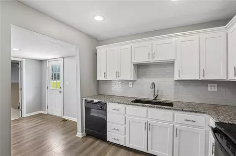 Entry Way - 112 W Pine St, Drexel, MO 64742 photo 1 of 3