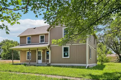 Exterior - 112 W Pine St, Drexel, MO 64742 photo 2 of 5