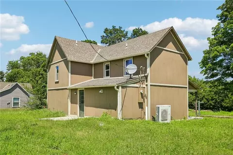 Exterior - 112 W Pine St, Drexel, MO 64742 photo 3 of 5